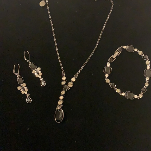 Black stone and crystal jewelry set - Picture 2 of 11